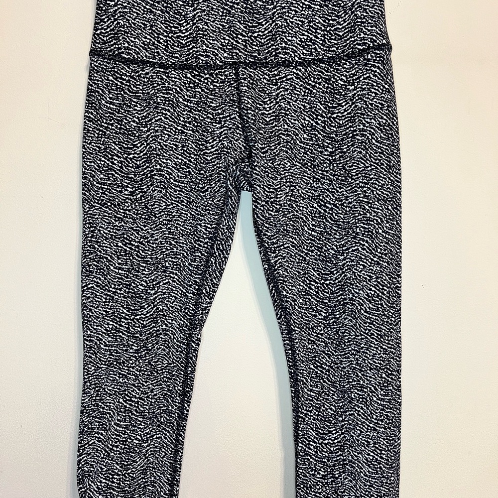 Lululemon High Times Pant in Luon Suited Jacquard Black White Size 8 MSRP $98